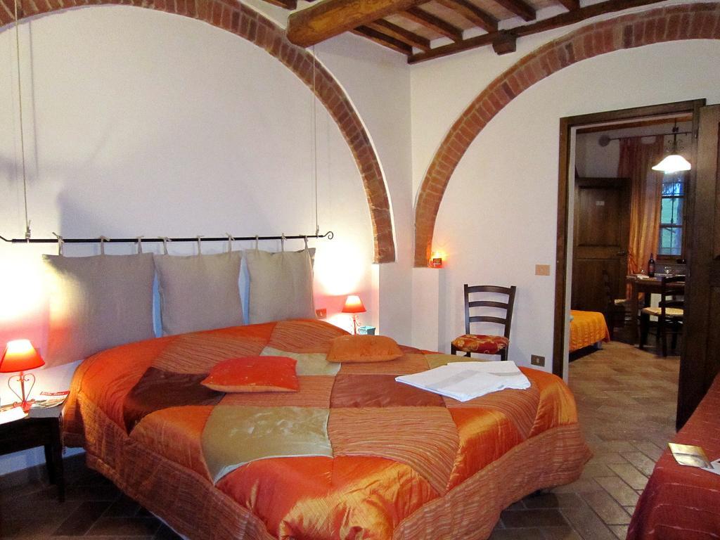 B&B Le Logge Di Sopra Asciano Exterior foto
