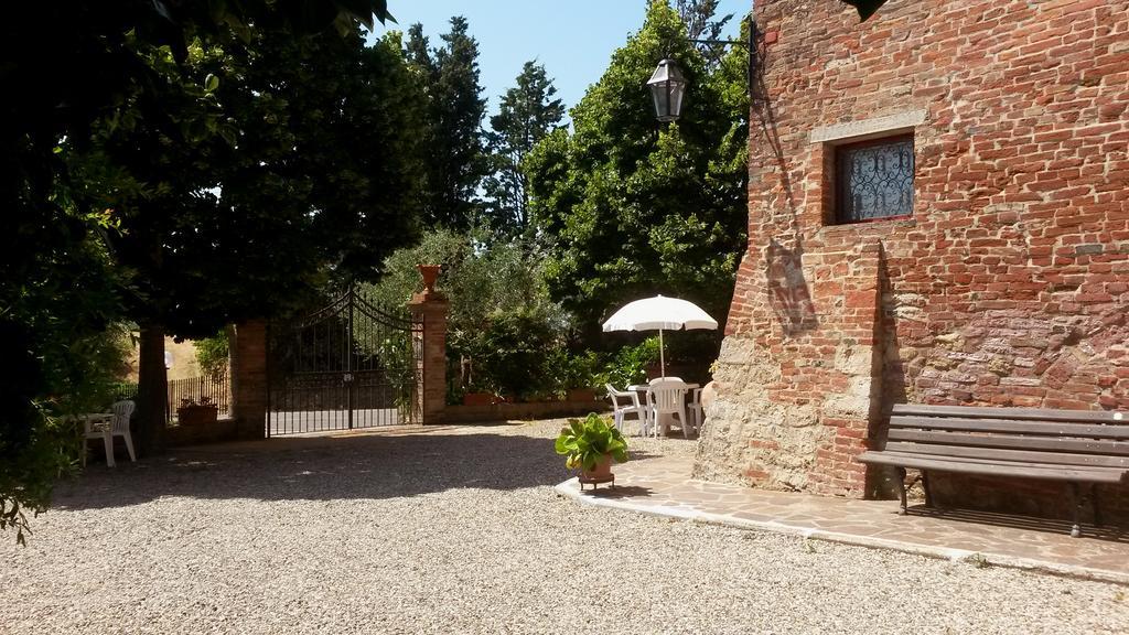 B&B Le Logge Di Sopra Asciano Exterior foto